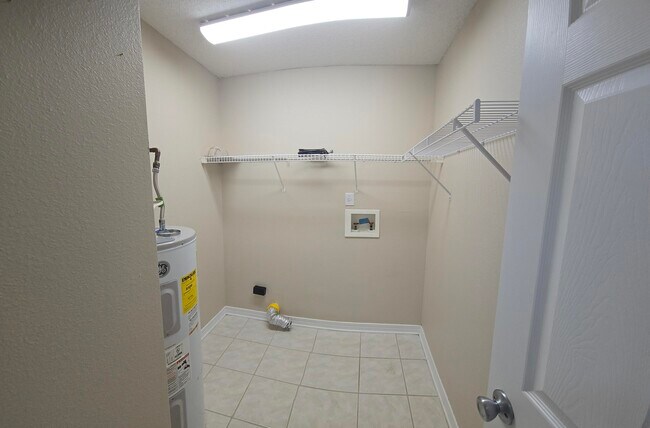 Building Photo - 7720 Lola Cir