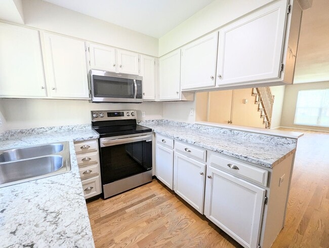 Building Photo - 2 Bedroom in Great Location