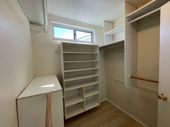 Building Photo - Recently Remodeled 4 Bedroom 2 Bath Single...