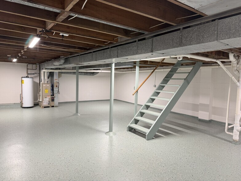 Building Photo - 6930 Euclid Ave