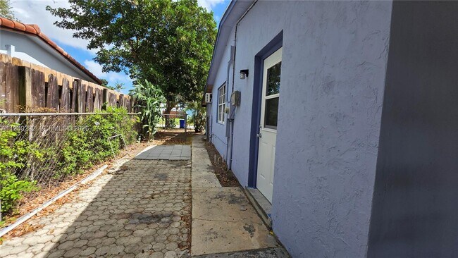 Building Photo - 2100 N 62nd Ave