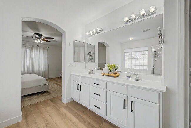 Building Photo - 15923 W Marconi Ave