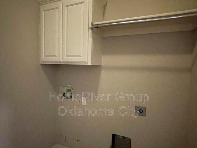 Building Photo - 8716 SW 66th Pl