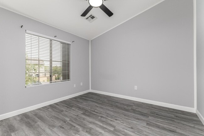 Building Photo - 1350 S Greenfield Rd