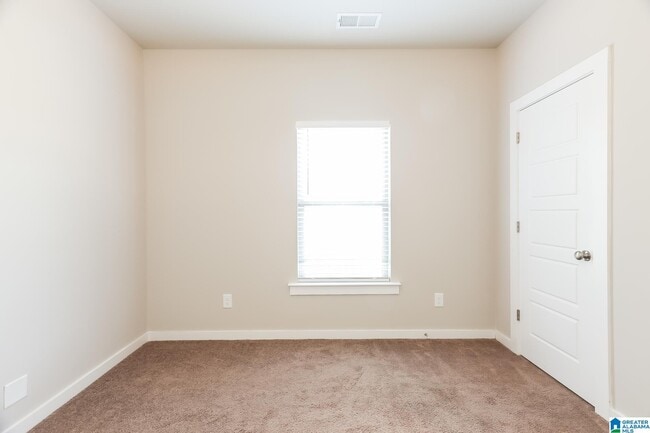 Building Photo - 135 Wolf Ln