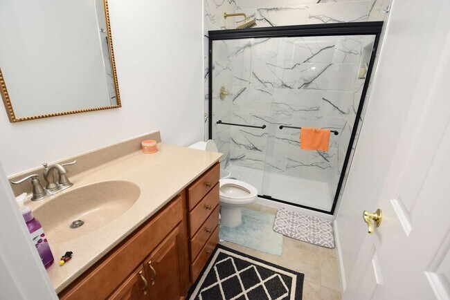 Building Photo - Short or long term Executive 4 bedroom 2.5 bath home available fully furnished!