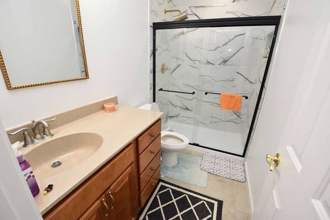 Building Photo - Short or long term Executive 4 bedroom 2.5...