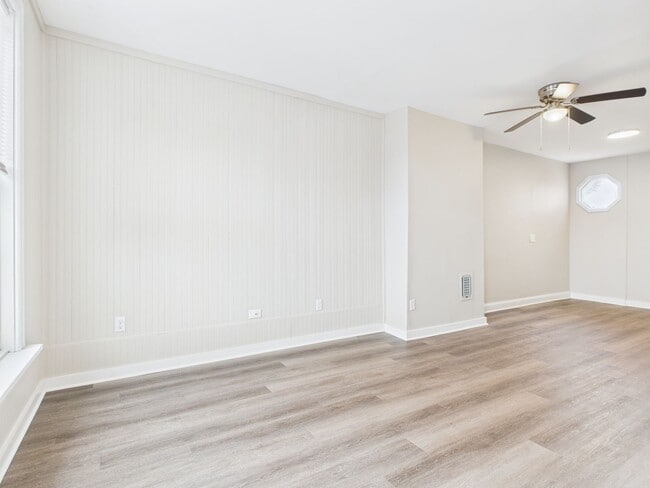 Building Photo - Spacious 4 Bedroom Single Family on Susquehanna St with Off Street Parking