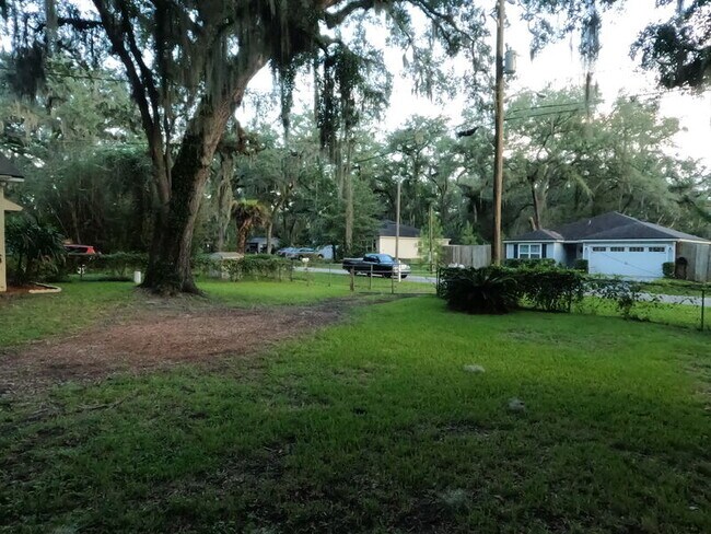 Building Photo - 8743 Buttercup St