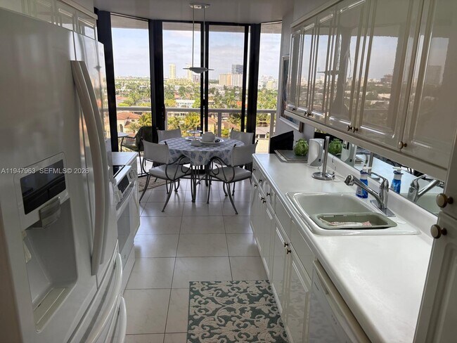 Building Photo - 3600 Yacht Club Dr