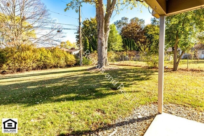 Building Photo - 1418 Lakehurst Dr