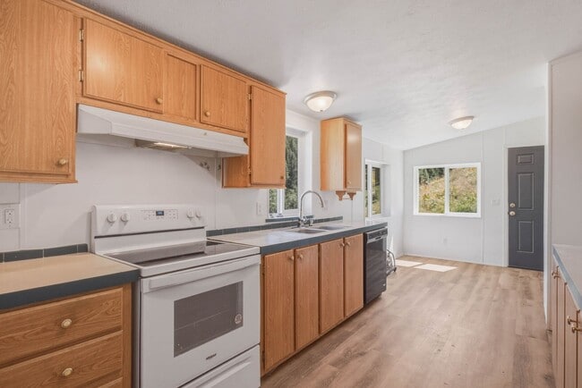 Building Photo - Peaceful Country Living with the Convenience of Town Nearby!