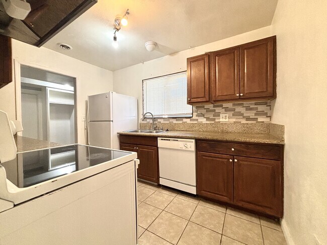 Building Photo - 1100 Saylor Way