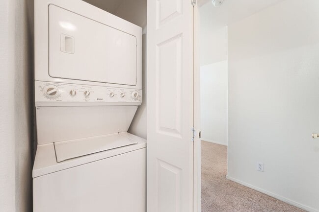 Building Photo - Cozy 3-Bedroom with Spacious Backyard!