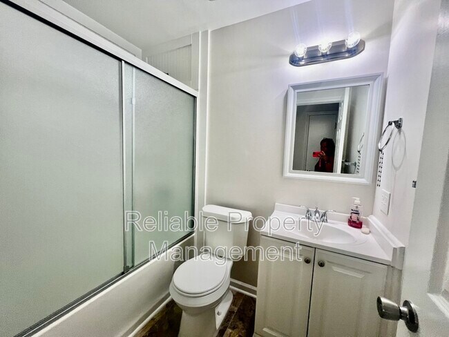 Building Photo - 1703 Foxwood Dr