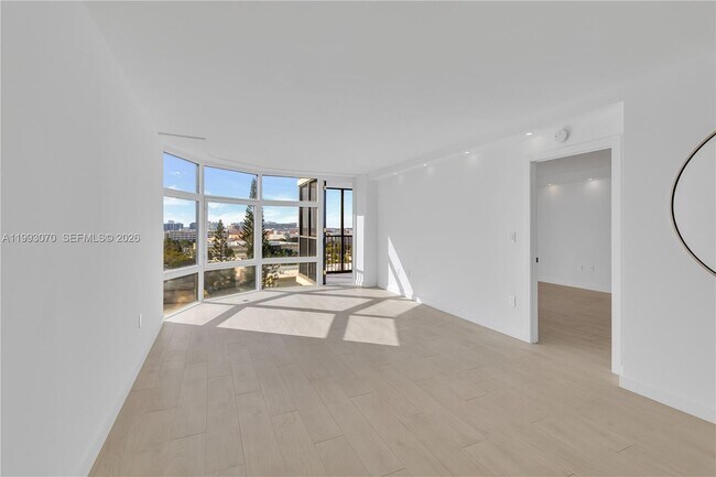 Building Photo - 20100 W Country Club Dr