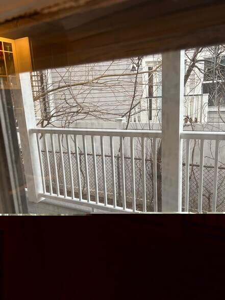 Building Photo - 37 Elm St