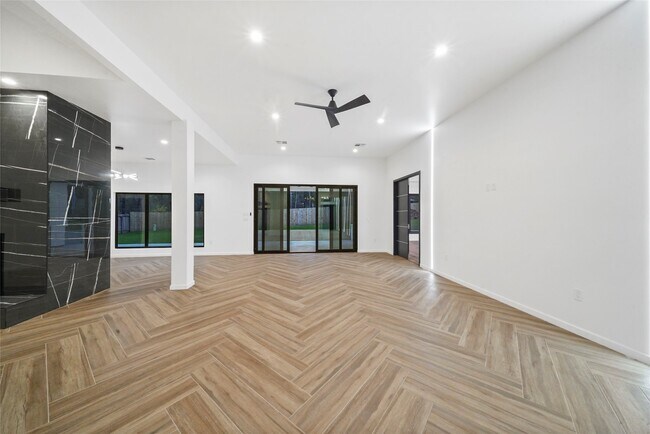 Building Photo - 2438 Carriage Lamp Ln