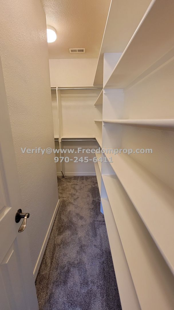 Building Photo - Great 2 Bedroom 2 Bath Duplex