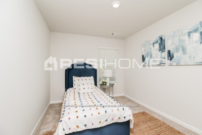 Building Photo - 419 Oakwood Dr NW