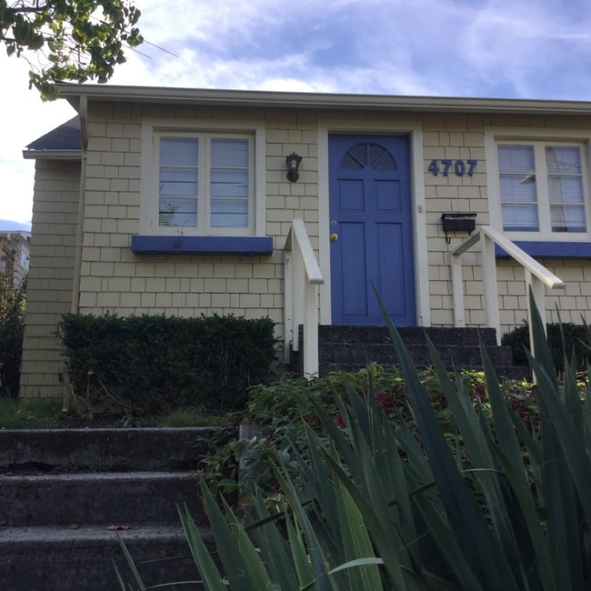 4707 Densmore Ave N 4707 Densmore Ave N Seattle WA 98103 Apartment