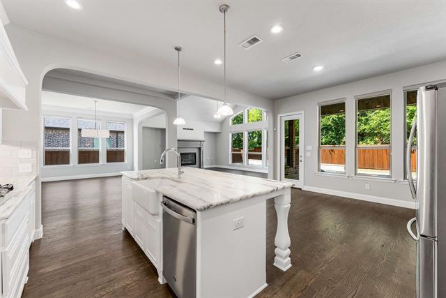 Building Photo - 2605 Greenlawn Dr