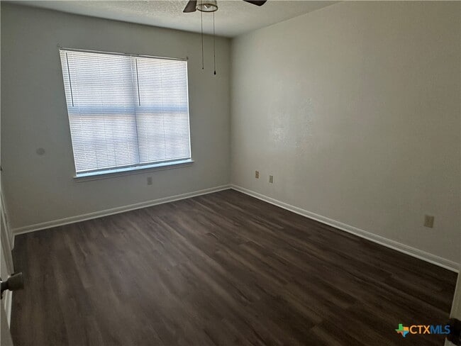 Building Photo - 3705 Hereford Ln