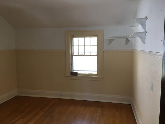 Building Photo - ALL UTILITIES PAID