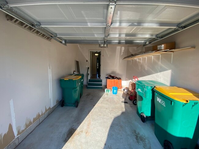 Building Photo - 463 Springwood Dr