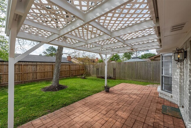 Building Photo - 730 Seamaster Dr