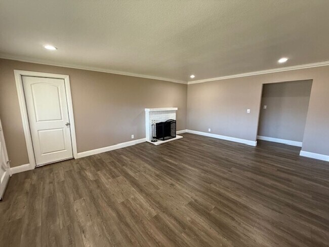 Building Photo - Charming 3 Bedroom, 1 Bath home in the Cam...