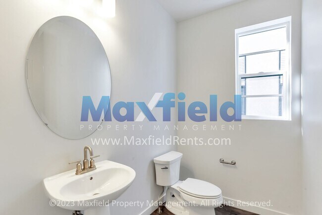 Building Photo - EV Friendly, Pool Access, Modern Luxury Sc...