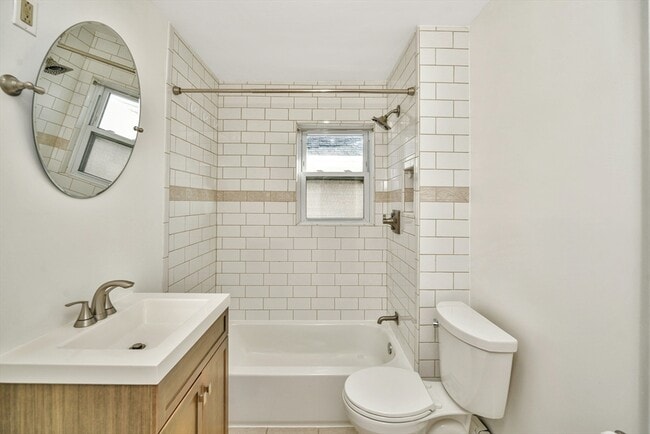 Building Photo - 492 Metropolitan Ave