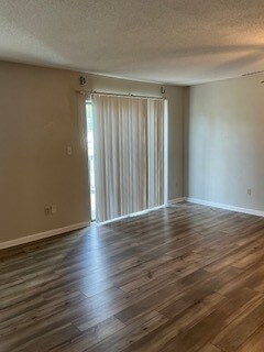 Building Photo - 912 Pineland Ave