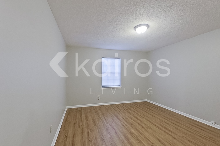 Building Photo - 5721 Old Hickory Rd