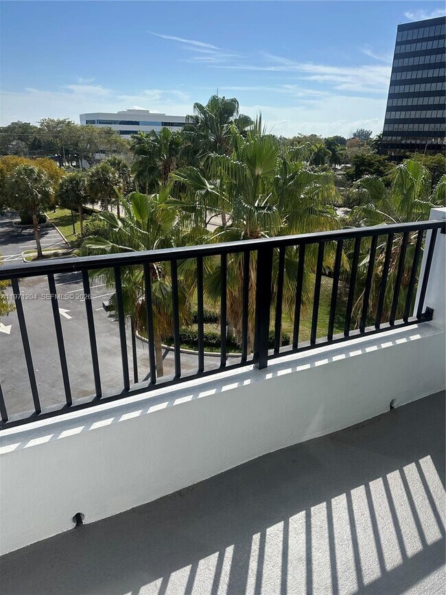 Building Photo - 2421 NE 65th St