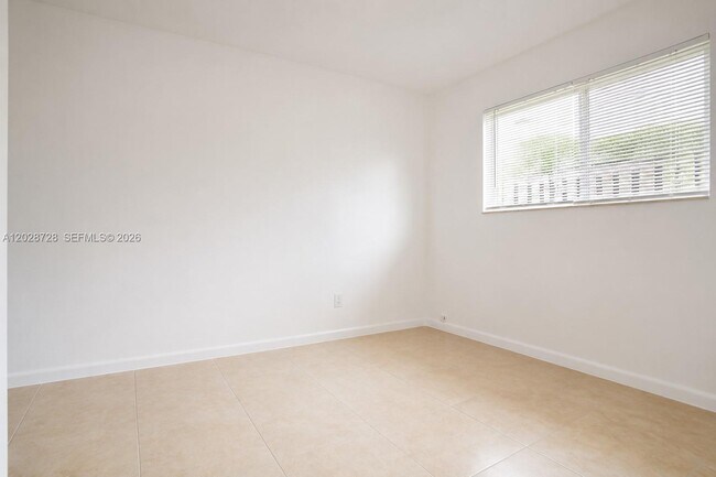 Building Photo - 932 Moffett St