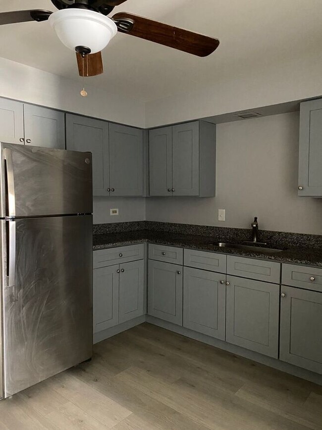 Building Photo - Spacious 2-Bedroom, 1-Bathroom Apartment f...