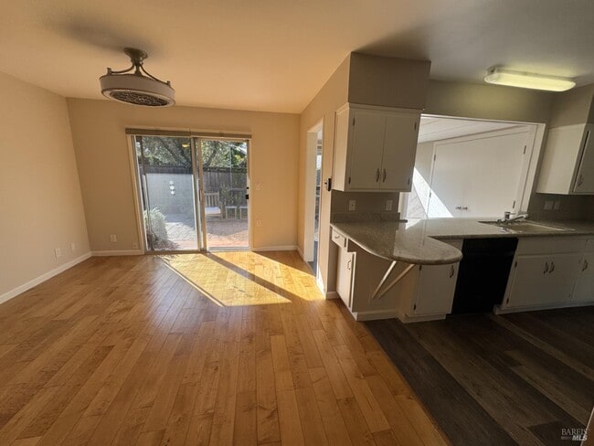 Building Photo - 1060 Los Gamos Rd