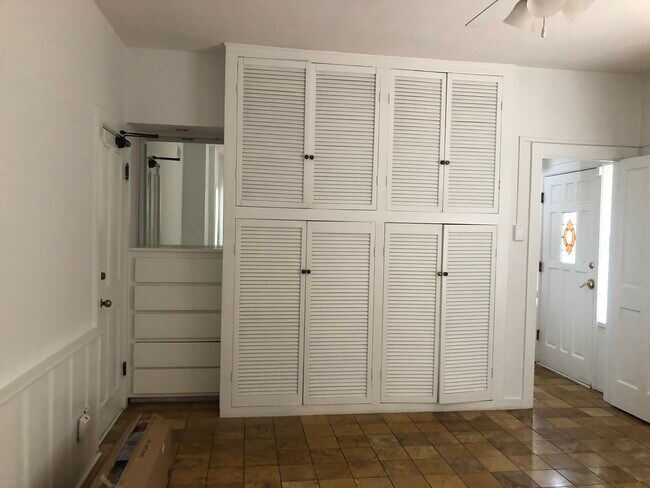 Downstairs bedroom - 317 7th St