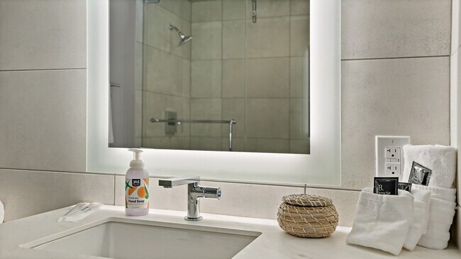 Building Photo - 1901 6th St NW