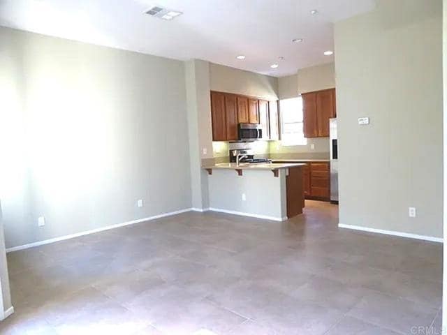 Building Photo - 472 Almond Rd