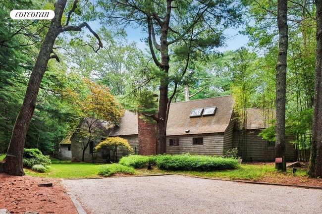 Building Photo - 15 Bull Path Cl