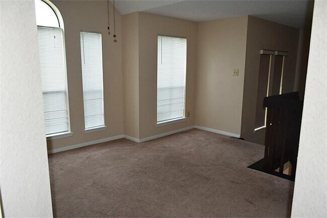 Building Photo - 4718 Sunshine Dr