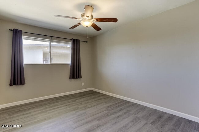 Building Photo - 1527 W Huntington Dr