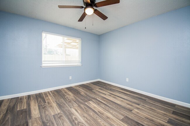 Building Photo - 16419 N Bend Dr