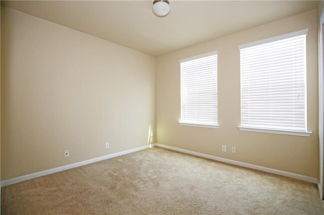 Building Photo - 903 Alamo Plaza Dr