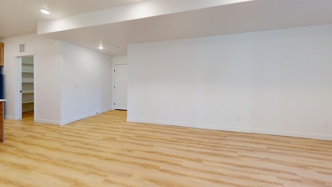 Building Photo - 1107 W State St