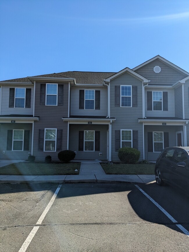 Building Photo - 2 Bedroom, 2.5 Bath Townhome in Creedmoor, NC