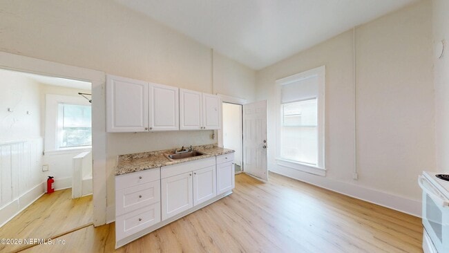 Building Photo - 2324 Moncrief Rd